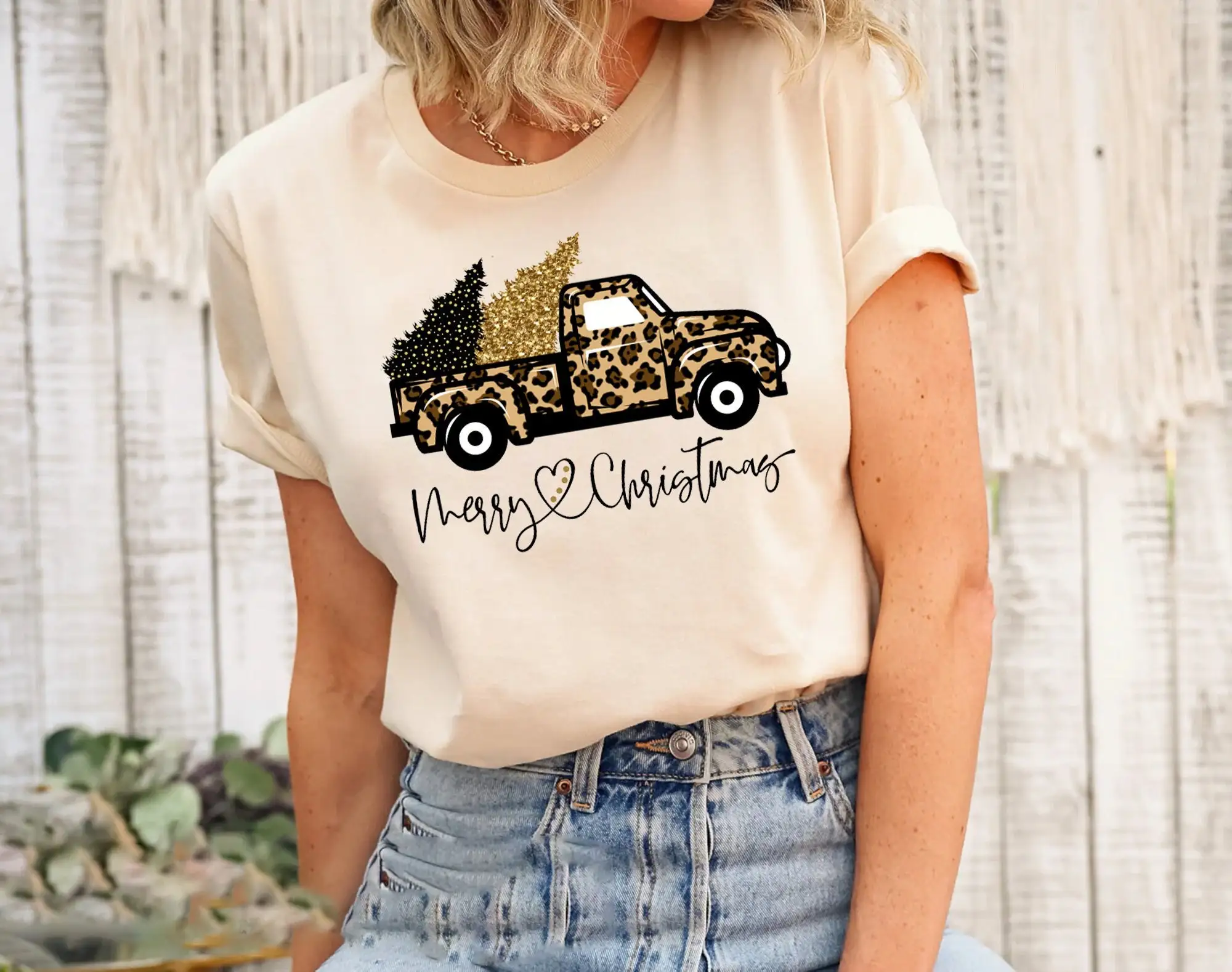 Family Tree Print - Maglietta natalizia con camion, albero leopardato,