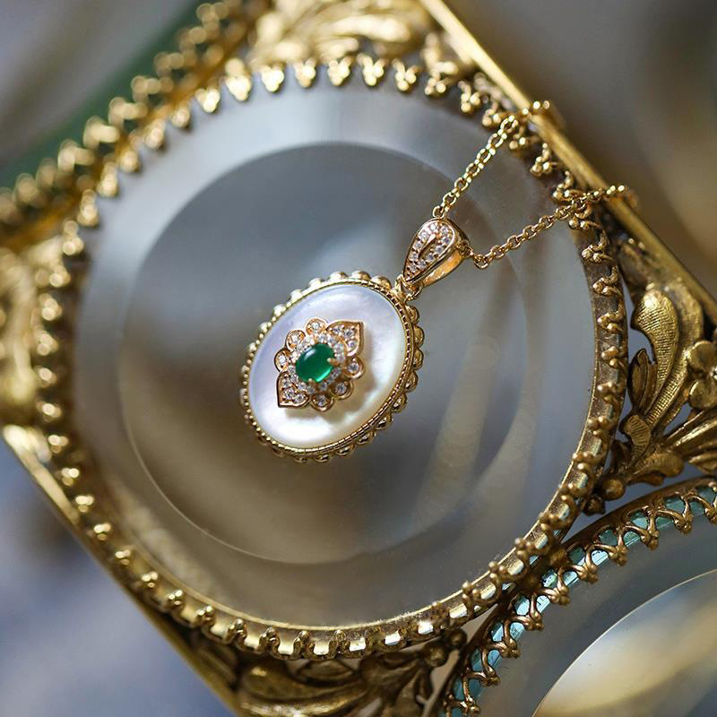 Collana con ciondolo fiore di  - Birth Flower Necklace recensione e prezzo
