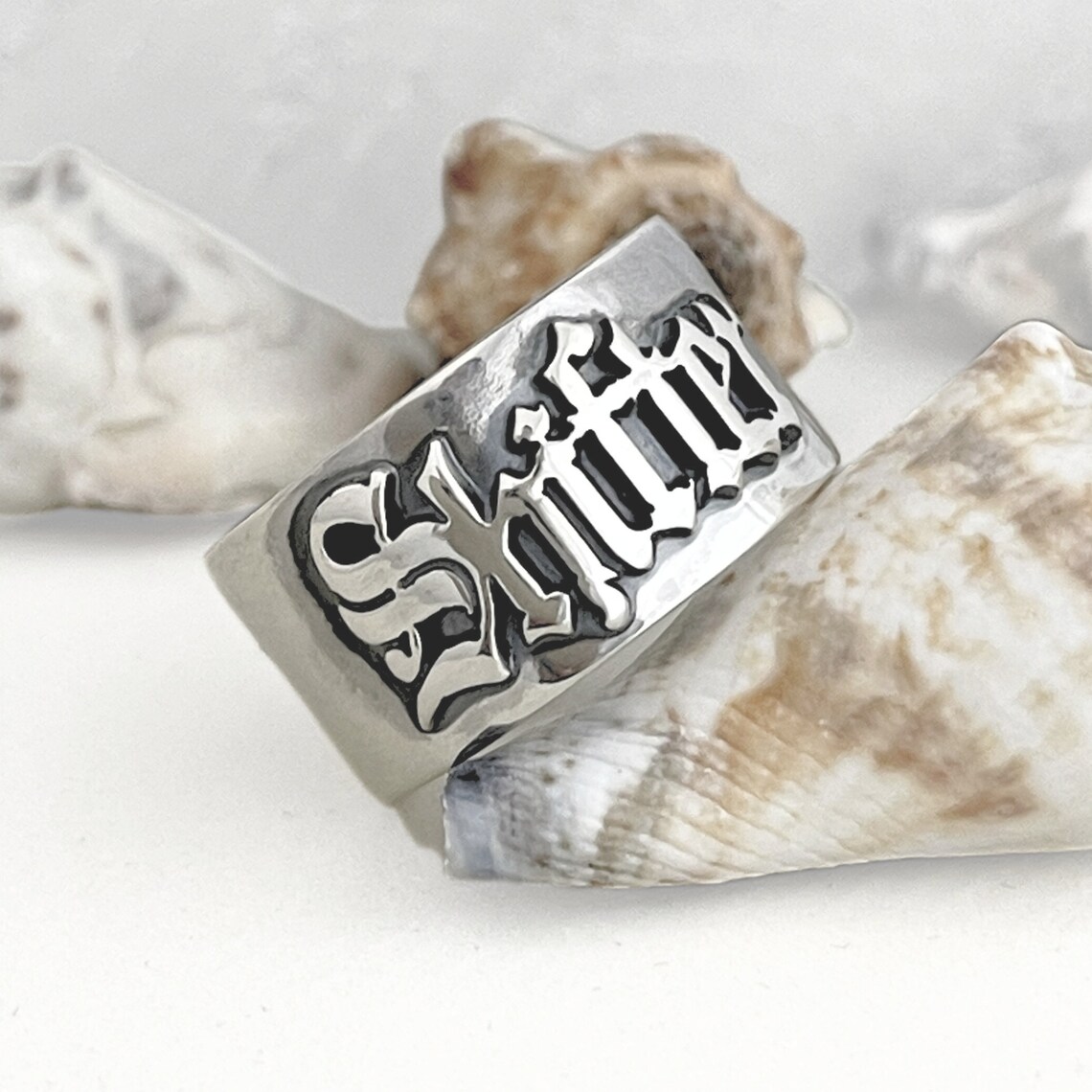 Anelli gotici da uomo da 12 mm - Initial Ring Custom recensione e prezzo